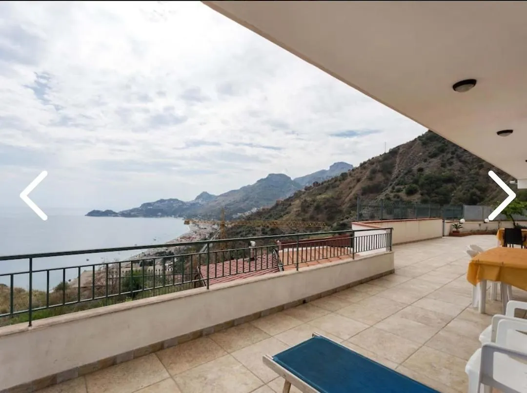 مبيت وإفطار يتوجاني La Nave Sul Mare Di Taormina